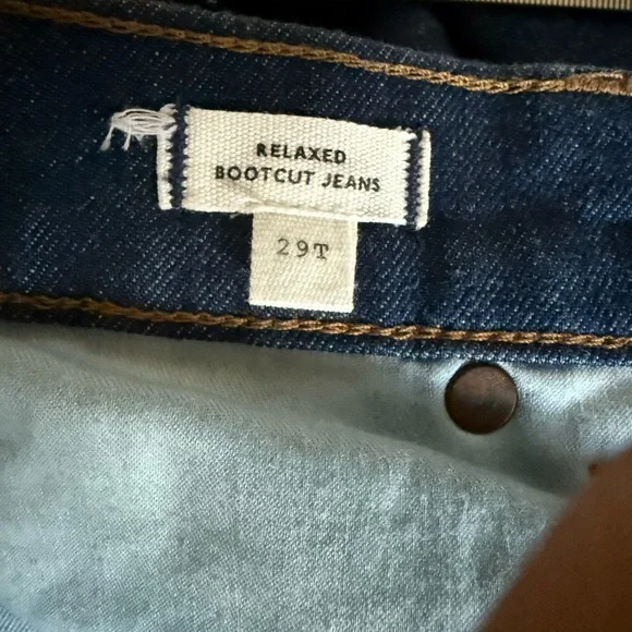 Madewell Women’s Relaxed Bootcut Jeans 29T. Mid wash excellent condition